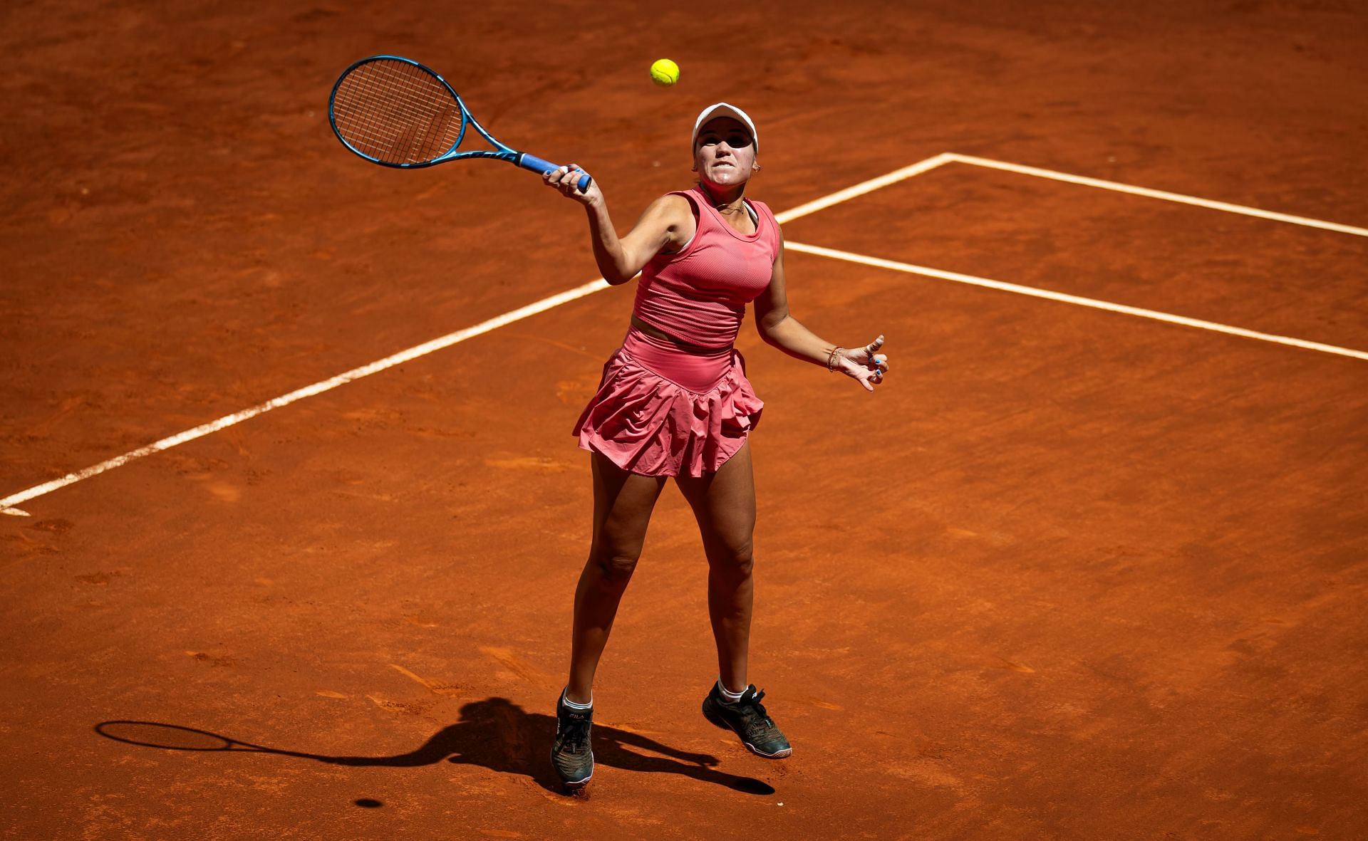 Sofia Kenin hits a forehand in Madrid | Image Source: Getty